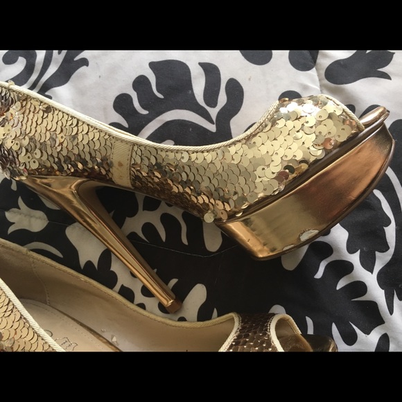 Aldo gold sequined heels! - Picture 3 of 4